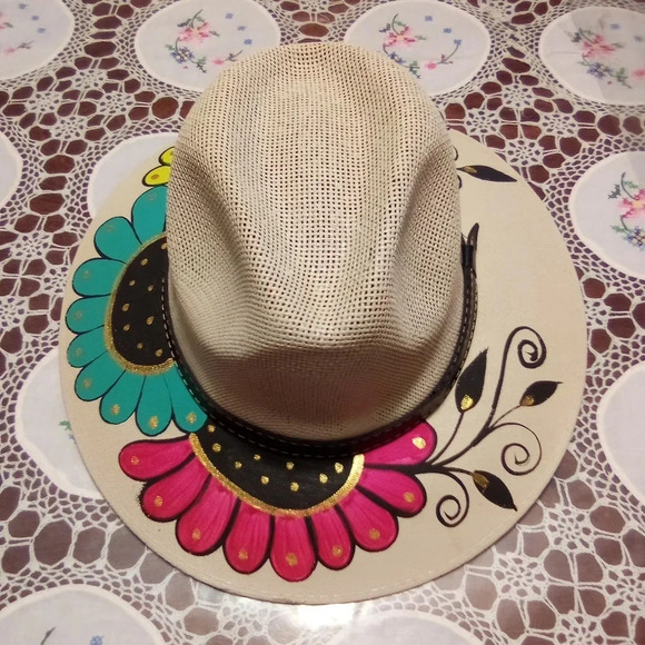 Hand painted hat size large - Picture 2 of 4